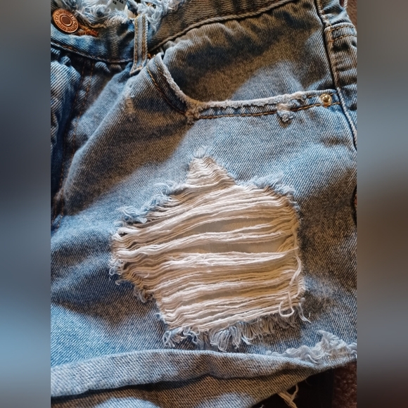 A Forever 21 Distressed Blue Denim Shorts - Picture 7 of 7